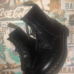 black dr marten 1460 smooth boots